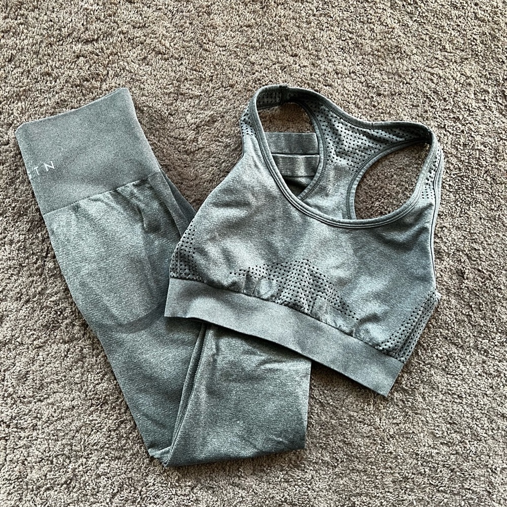 NVGTN Seamless Contour Legging and Sports Bra Bundle in Khaki Green
